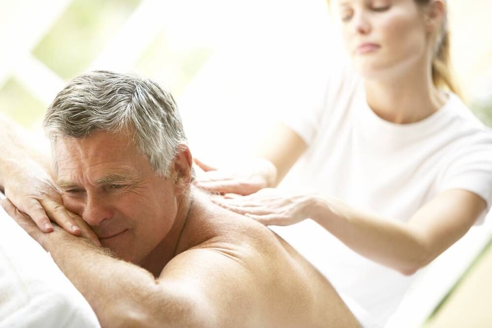 Back massage improves well-being and increases a man's potential